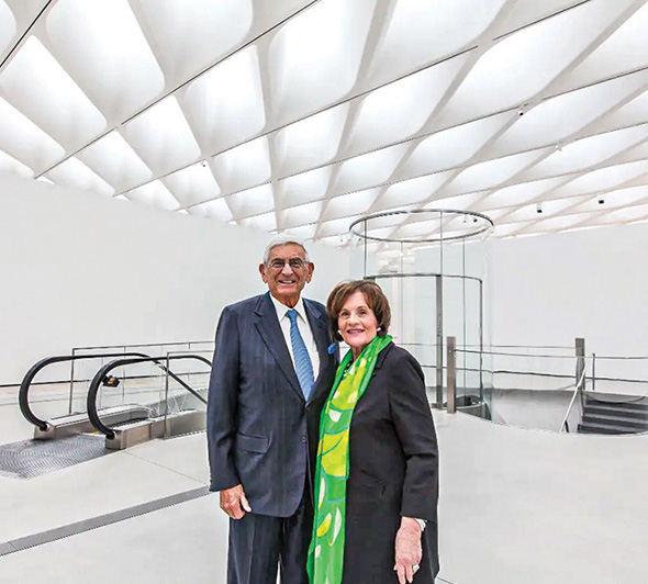 미술관 공동창업자 엘리와 에디스 브로드.jpg